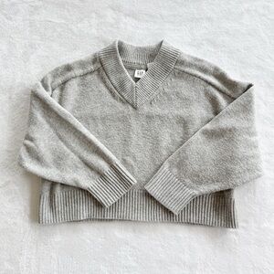 GAP kids v neck sweater